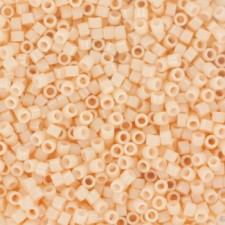 Miyuki delica Perlen 11/0 - Opaque light peach DB-1492